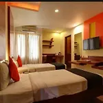 Pop Hotel Airport Golden