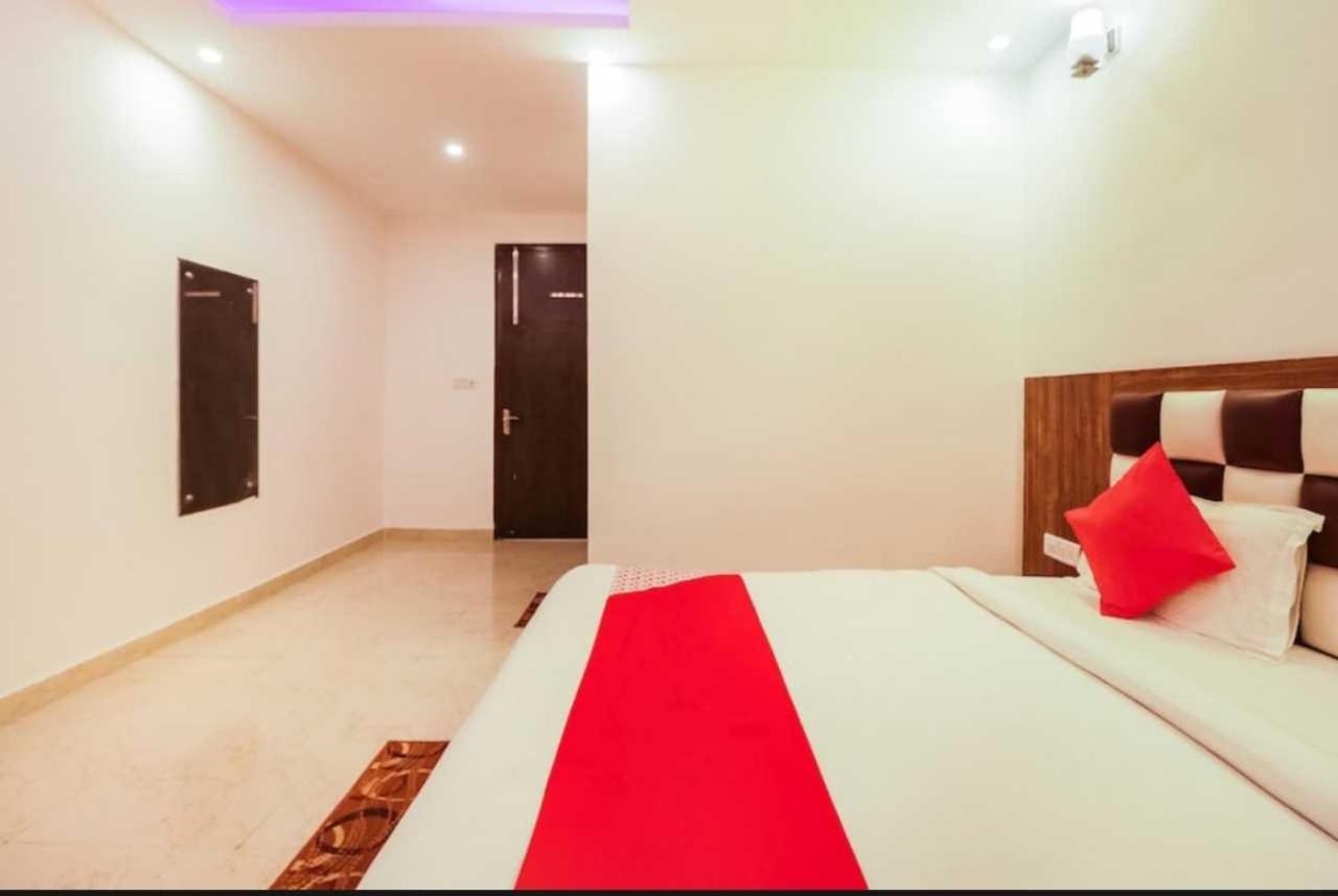 Hotel Pop Airport Golden New Delhi