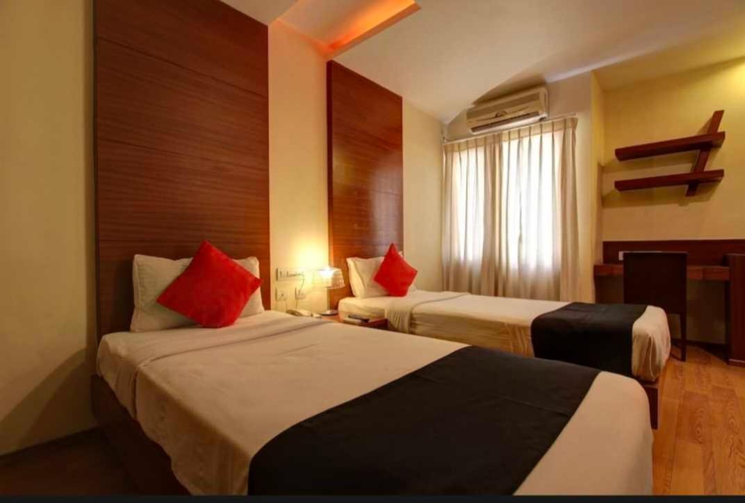 Pop Airport Golden Hotel New Delhi